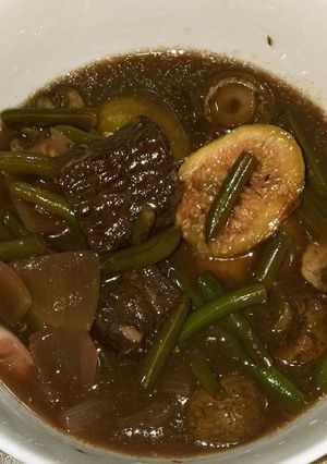 牛もも肉とイチジクの赤ワイン煮込み-レシピのメイン写真