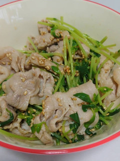 簡単!美味♪豚バラ肉と豆苗の梅ぽん和え-レシピのメイン写真