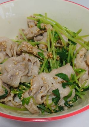 簡単！美味♪豚バラ肉と豆苗の梅ぽん和え-レシピのメイン写真