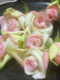 かまぼこ飾り切り!かまぼこで作る薔薇の花-レシピのメイン写真