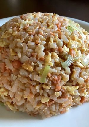 簡単・美味しい！鮭そぼろのもち麦炒飯♬-レシピのメイン写真