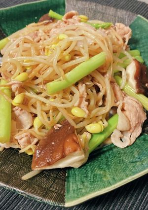 【簡単】豚バラと豆もやしの酒蒸し-レシピのメイン写真