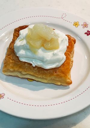 簡単！洋梨の水切りヨーグルトクリームパイ-レシピのメイン写真