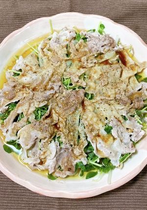 分量簡単レンチン豆苗もやしの豚肉のっけ盛-レシピのメイン写真