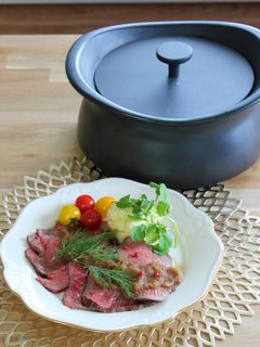 土鍋で低温調理♪簡単ローストビーフ-レシピのメイン写真