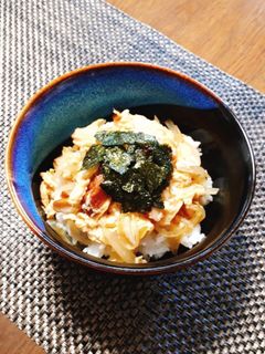 さつま揚げと玉ねぎの玉子丼-レシピのメイン写真