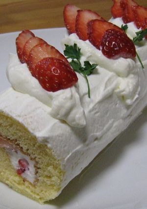イチゴのロールケーキ-レシピのメイン写真