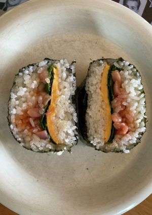塩辛とチーズと大葉のおにぎらず-レシピのメイン写真