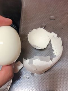 ゆで卵の殻の綺麗なむきかた-レシピのメイン写真