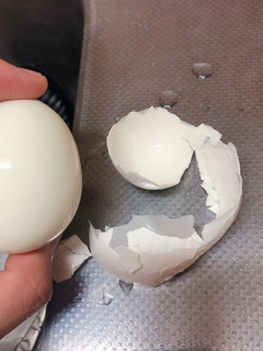 ゆで卵の殻の綺麗なむきかた-レシピのメイン写真