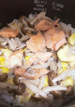 栗と鮭としめじの炊き込みご飯-レシピのメイン写真