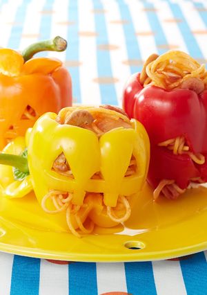 パスタが飛び出るおばけパプリカ-レシピのメイン写真