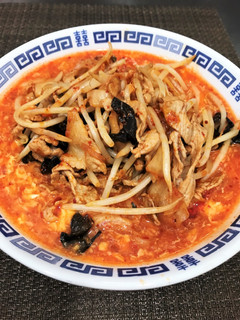 豚キムチ炒め乗せた辛ラーメン風酸辣湯麺-レシピのメイン写真