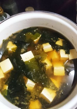 豆腐とわかめのお味噌汁〜♪♪♪-レシピのメイン写真