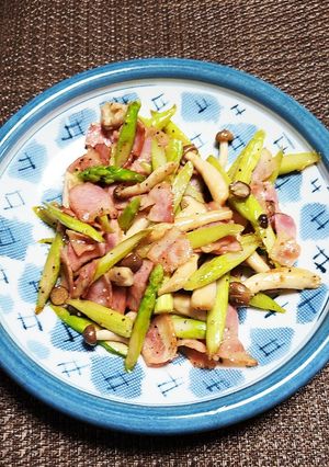 アスパラときのこのガリバター炒め-レシピのメイン写真