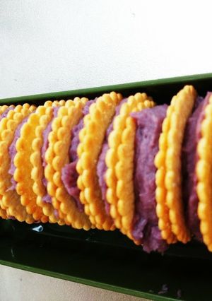 紫芋クリームをサンドしたハーベスト-レシピのメイン写真