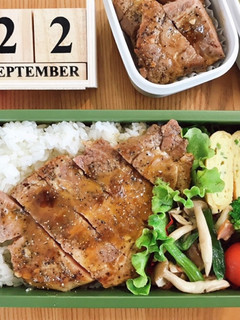 ポークステーキのっけ弁当 21/9.22-レシピのメイン写真