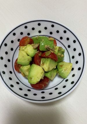 切って混ぜるだけ！アボカドトマト-レシピのメイン写真