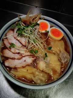 自家製の海老ワンタンと燻製叉焼ラーメン!-レシピのメイン写真