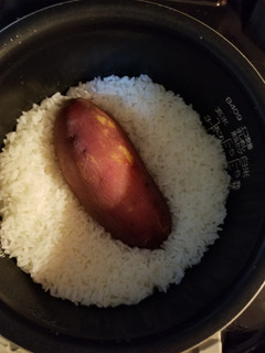 簡単!一本丸ごとさつまいもご飯-レシピのメイン写真