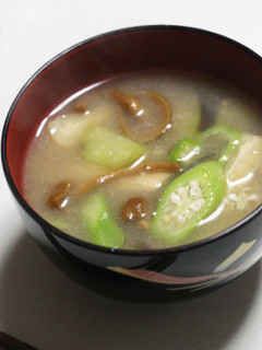 白オクラとなめこのみそ汁-レシピのメイン写真