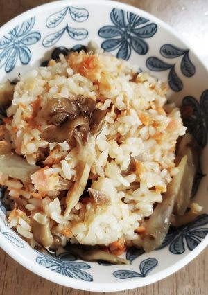 ★塩鮭で塩要らず！『鮭の炊き込みご飯♪』-レシピのメイン写真