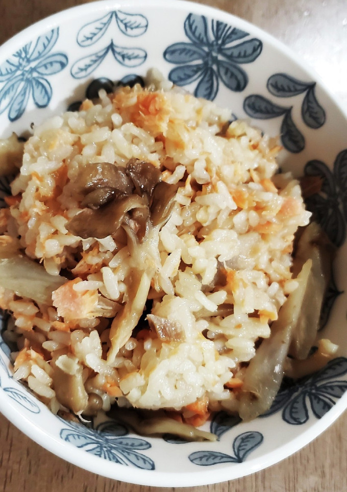 ★塩鮭で塩要らず！『鮭の炊き込みご飯♪』-レシピのメイン写真