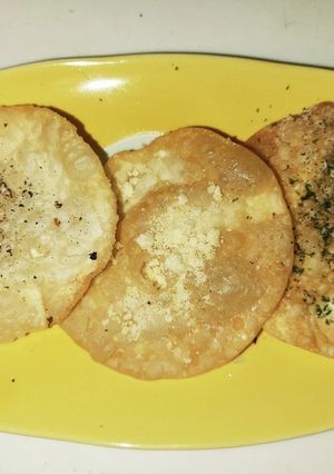 余った餃子の皮せんべい♪好きな味で！-レシピのメイン写真