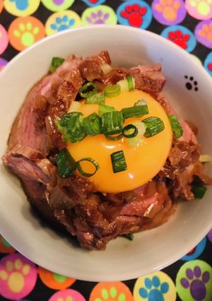 牛肉ももブロック＼簡単／ローストビーフ丼-レシピのメイン写真