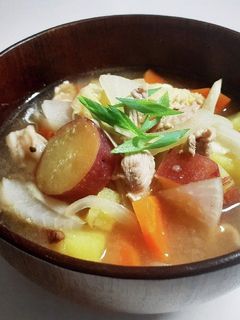 簡単豚汁☆野菜たっぷりサツマイモ入り豚汁-レシピのメイン写真