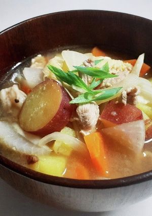 簡単豚汁☆野菜たっぷりサツマイモ入り豚汁-レシピのメイン写真