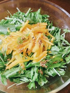 超簡単♡柿と水菜のごまドレサラダ-レシピのメイン写真