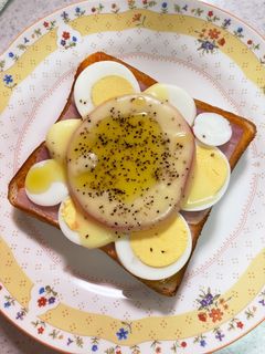 ベーコンエッグ&トマトチーズトースト♡-レシピのメイン写真