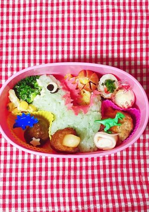 恐竜弁当　デイノニクス　キャラ弁　デコ弁-レシピのメイン写真