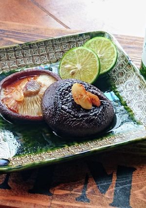 おうち居酒屋★肉厚椎茸のガリバタ焼き-レシピのメイン写真