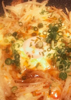 超簡単！！ピリ辛もやしの巣ごもり卵-レシピのメイン写真