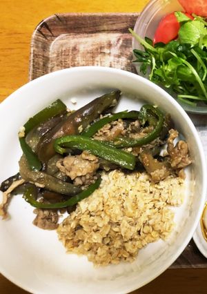 オートミールの肉野菜、醤油麹炒め丼-レシピのメイン写真