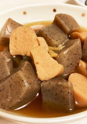 決め手はフォーク！蒟蒻と魚肉ソーの煮物-レシピのメイン写真