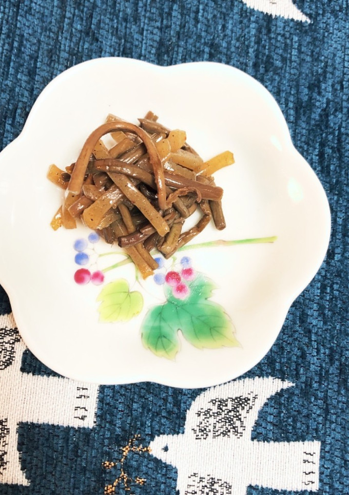 材料2つ♫ゼンマイ水煮と蒟蒻の炒め煮-レシピのメイン写真