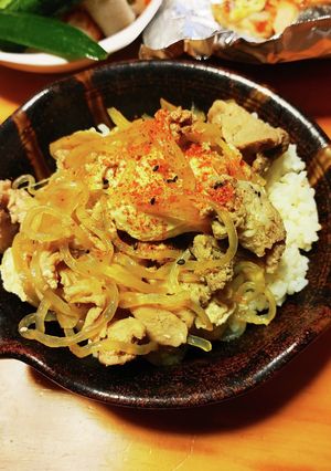 玉ねぎと糸こんにゃくと玉子の豚丼-レシピのメイン写真