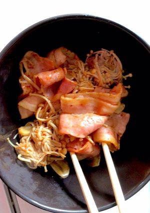 えのきとベーコンの醤香辛炒め(油なし)-レシピのメイン写真