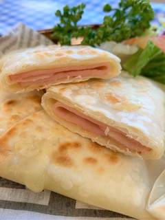 餃子の皮でブリトー風ハムチーズ-レシピのメイン写真