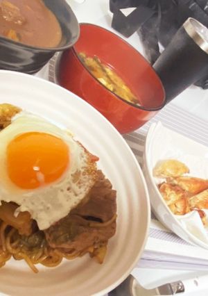 焼きそばと筑前煮カレー(ラストリメイク)-レシピのメイン写真