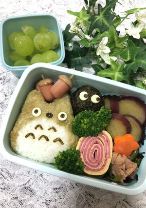 トトロおにぎりまっくろくろすけを添えて-レシピのメイン写真