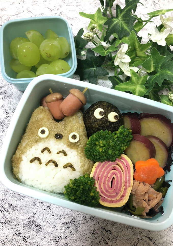 トトロおにぎりまっくろくろすけを添えて-レシピのメイン写真