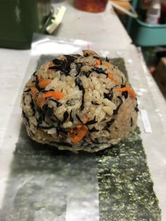 水分多めの炊き込みご飯おにぎり-レシピのメイン写真