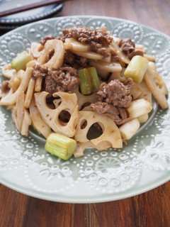 ご飯が進む!簡単!れんこんと牛肉の炒め-レシピのメイン写真