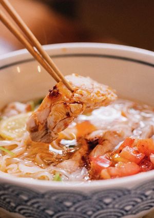 蒸し鶏とトマトのスパイシーフォー-レシピのメイン写真