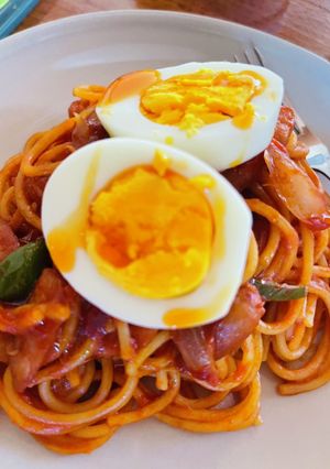 ラー油をかける！懐かし我が家のナポリタン-レシピのメイン写真