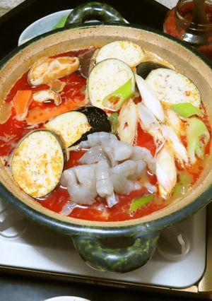 卓上コンロでトマト入り簡単トムヤム鍋-レシピのメイン写真